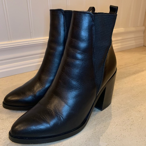 Jonak Paris - black leather heeled ankle boots - Picture 2 of 15